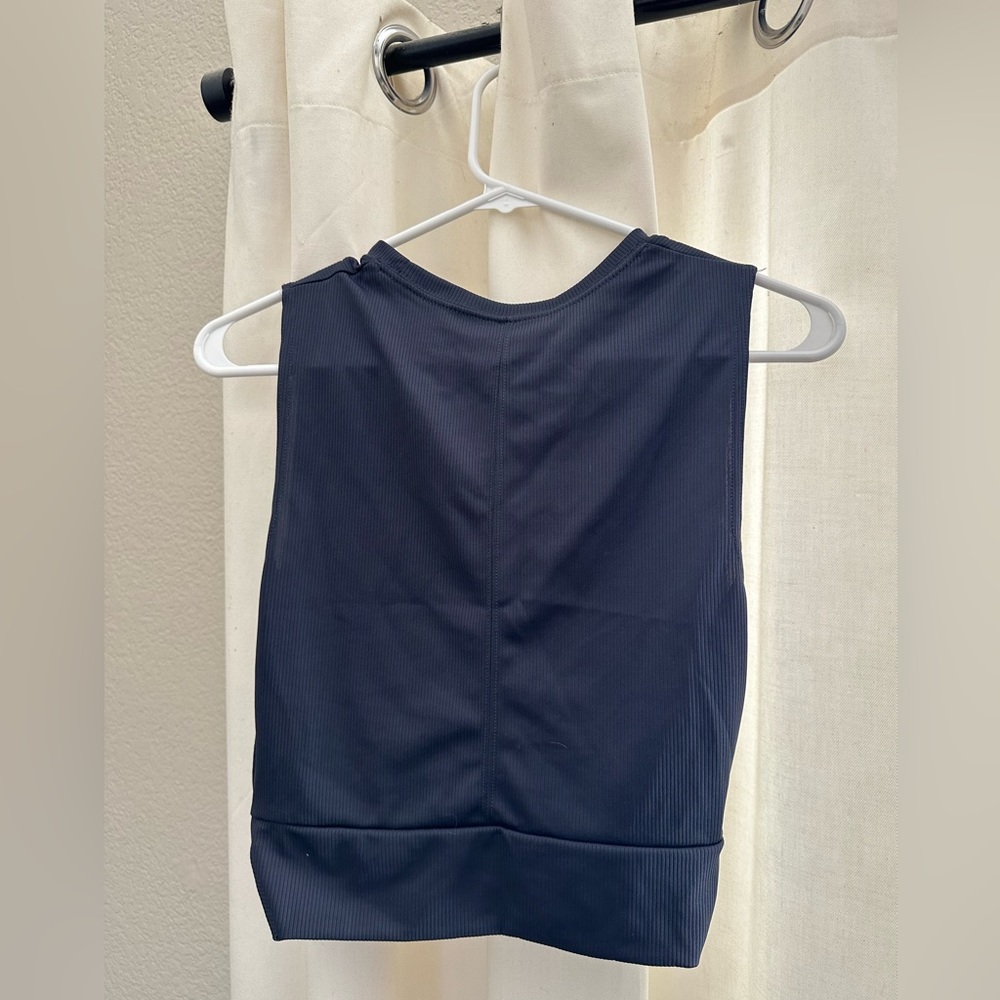 athletic tank top - Picture 2 of 5